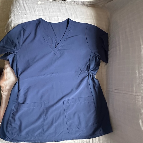 Med Couture Plus One Maternity V-Neck Top - Picture 2 of 4